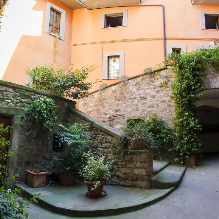 La Rosa Scarlatta Apartment Viterbo Bagian luar foto