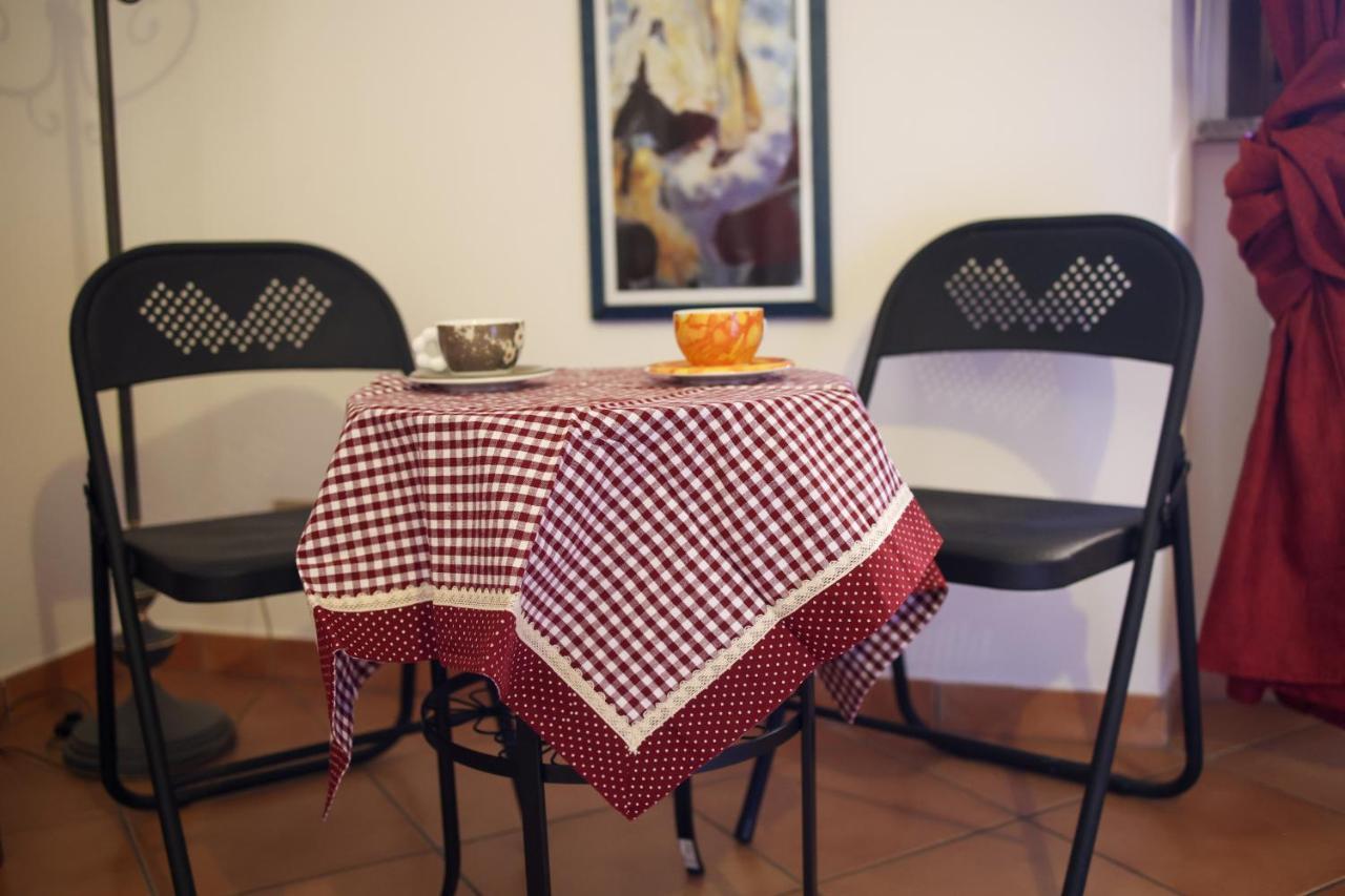 La Rosa Scarlatta Apartment Viterbo Bagian luar foto