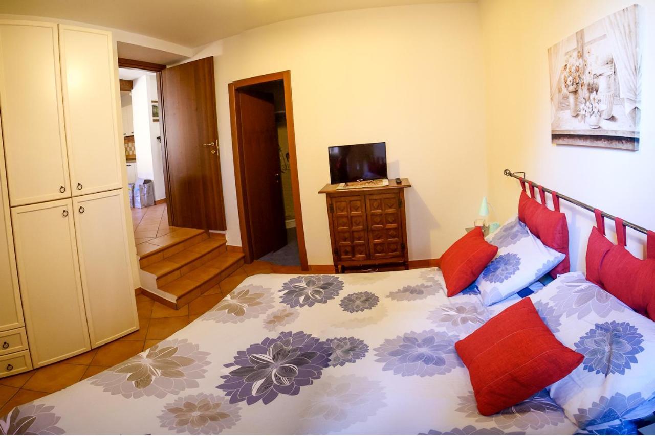 La Rosa Scarlatta Apartment Viterbo Bagian luar foto