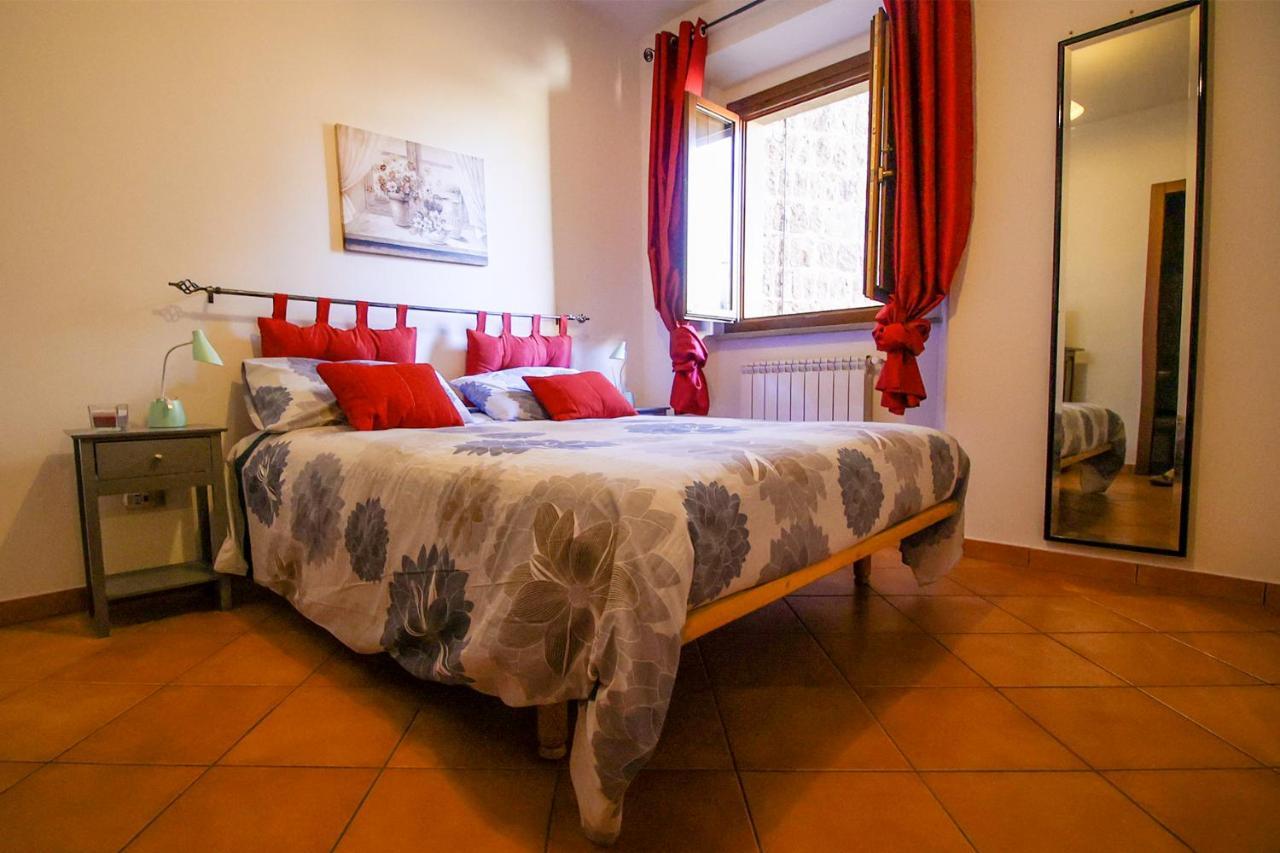 La Rosa Scarlatta Apartment Viterbo Bagian luar foto